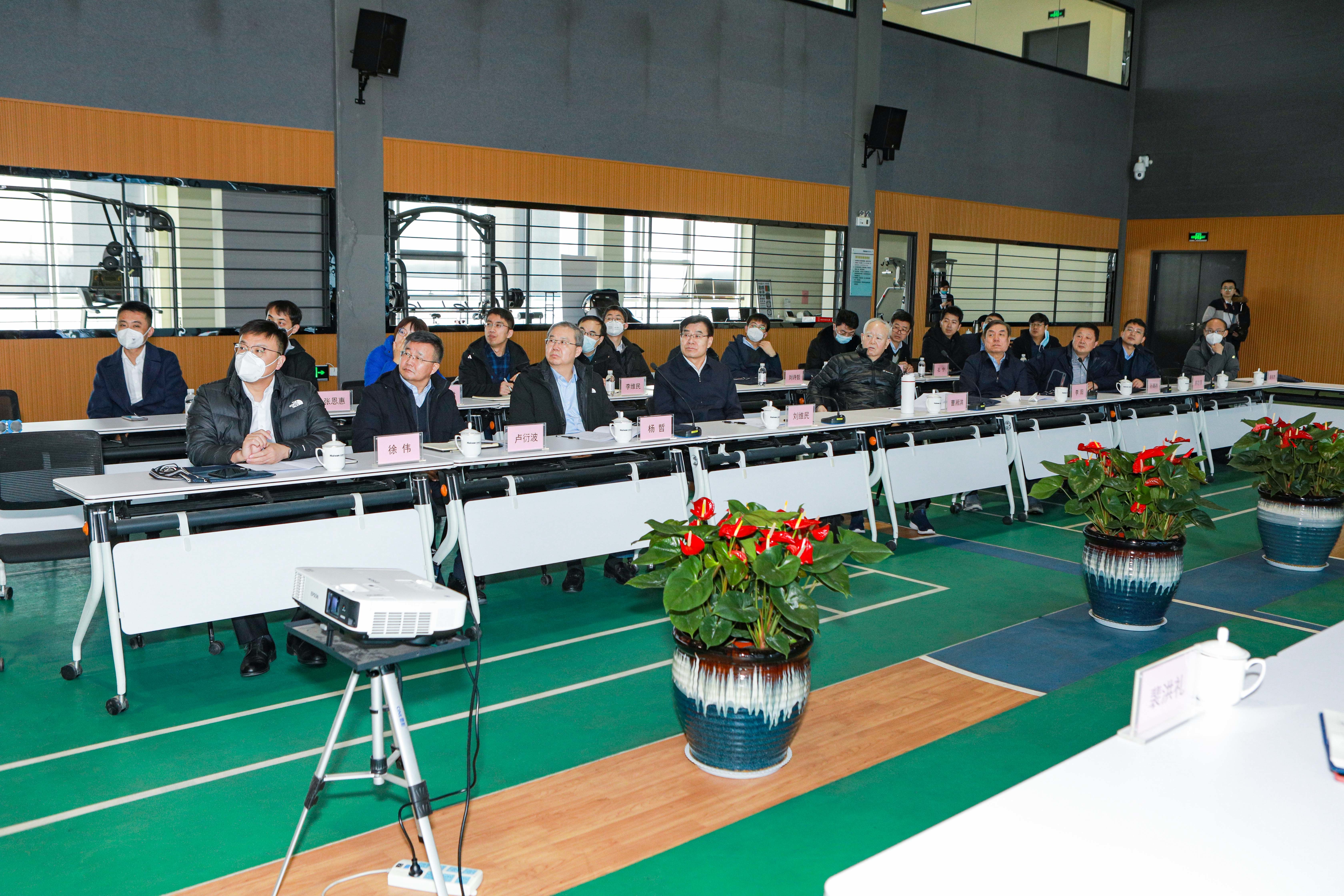 院士行專家(jia)組到訪海灣化(huà)學