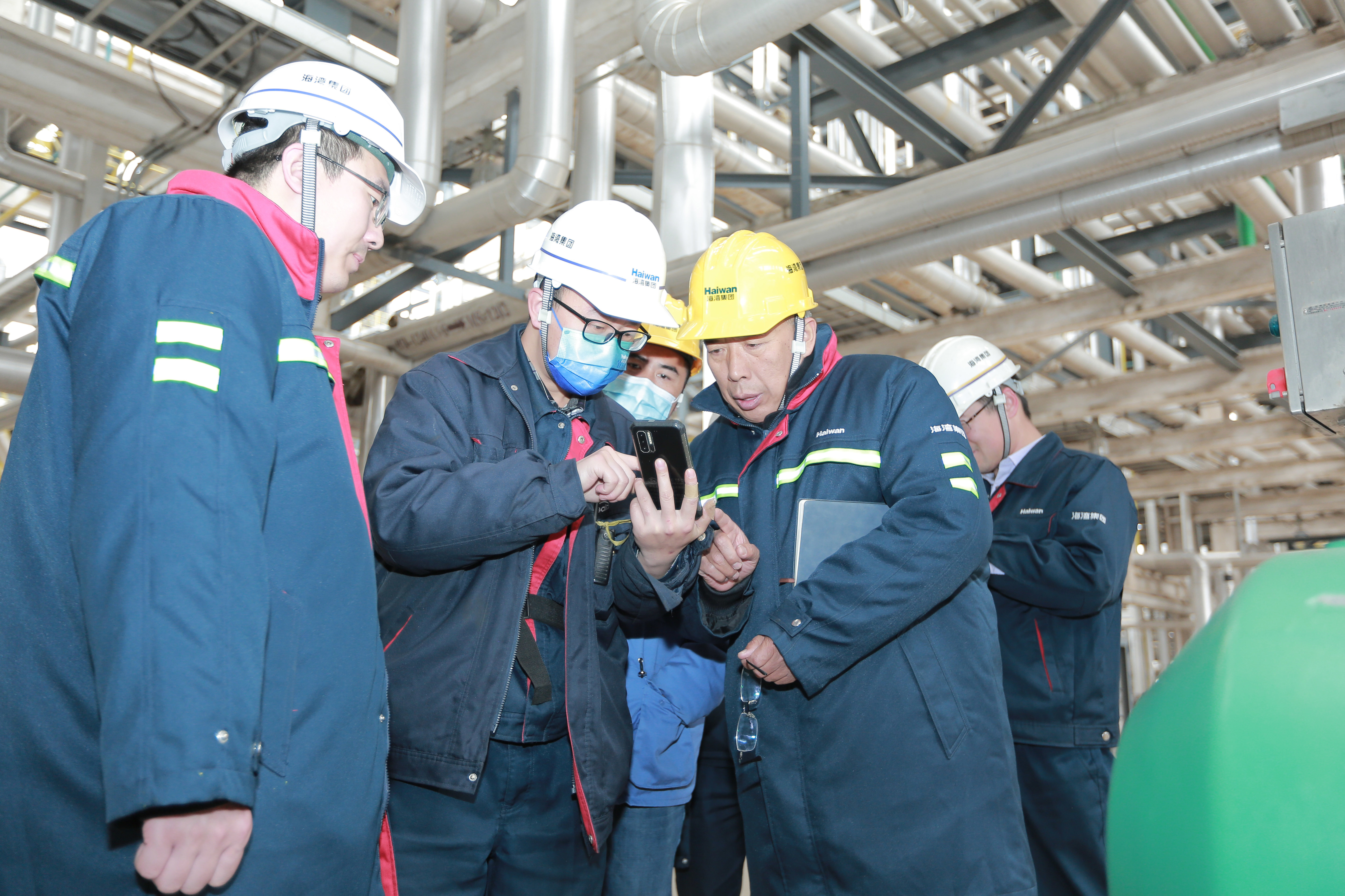 省應(ying)急廳到海灣化(hua)學督導安全工(gong)作